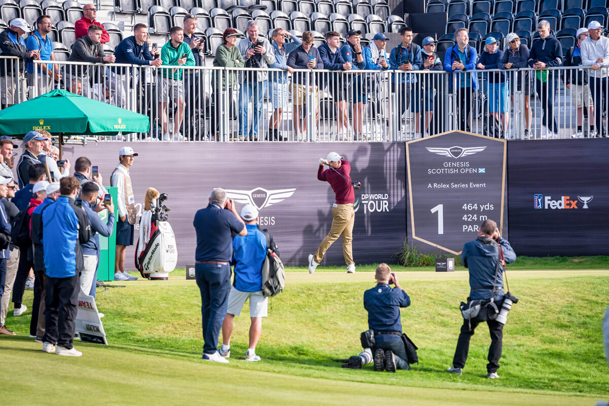 Rory McIlroy teeing off at the 1st